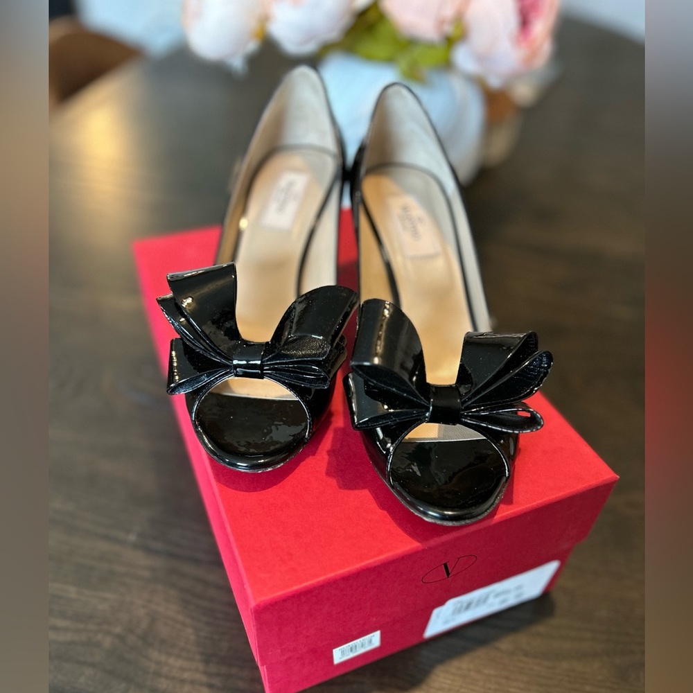 Valentino Garavani Black Heels - Size 39